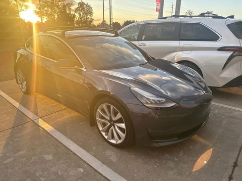 Used 2018 Tesla Model 3 Mid Range RWD image 5