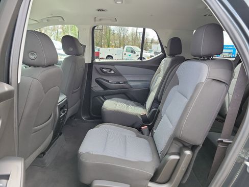 Used 2021 Chevrolet Traverse LT image 11