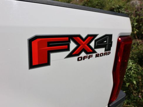 Used 2019 Ford F250 XLT w/ XLT Premium Package AWD/4WD image 6