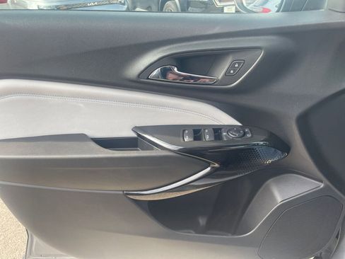 Used 2025 Chevrolet Trax LT w/ LT Convenience Package image 18