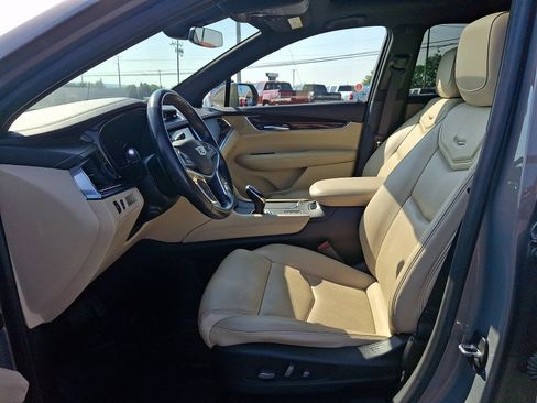 Used 2018 Cadillac XT5 Luxury w/ Driver Awareness Package AWD/4WD image 13