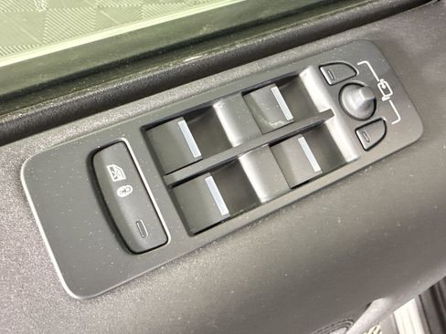 Used 2020 Land Rover Discovery Sport S image 19