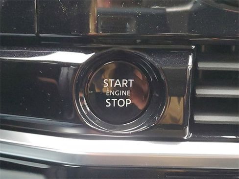 New 2025 Nissan Pathfinder SL image 16