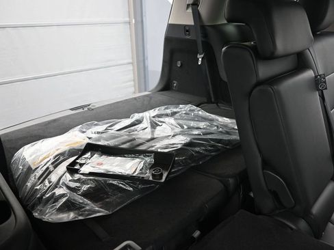 Used 2025 Nissan Pathfinder SL w/ Black Appearance Package AWD/4WD image 15