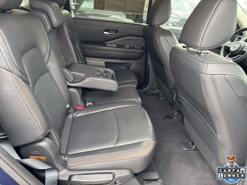 Used 2025 Nissan Pathfinder SL FWD image 49