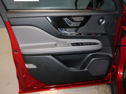 New 2026 Lincoln Corsair Grand Touring image 4