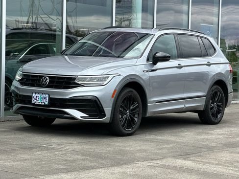 Used 2022 Volkswagen Tiguan SE R-Line AWD/4WD image 7