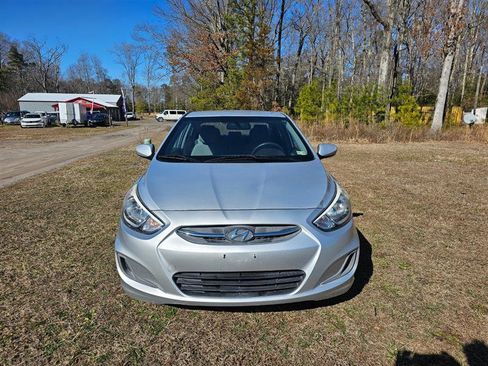 Used 2016 Hyundai Accent SE image 2