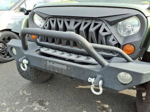 Used 2008 Jeep Wrangler Unlimited Sahara AWD/4WD image 11
