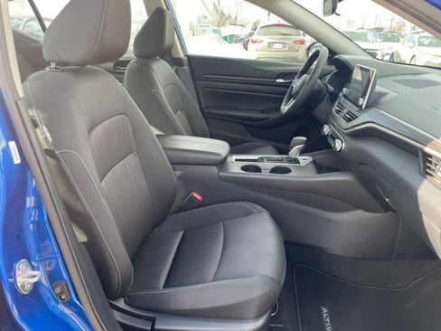 Used 2025 Nissan Altima 2.5 SV image 35