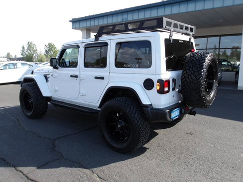 Used 2020 Jeep Wrangler Unlimited Sahara w/ Uconnect 4C Nav & Sound Group AWD/4WD image 3