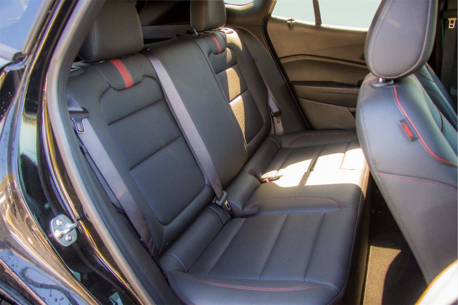 Used 2025 Chevrolet Trax RS w/ Sunroof Package FWD image 7