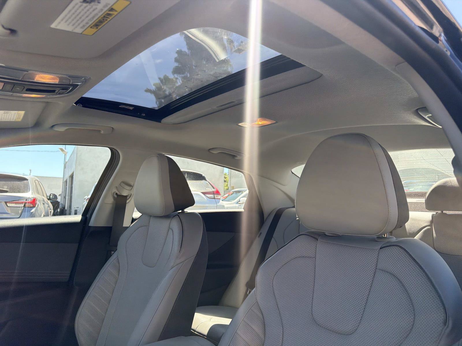 Used 2024 Hyundai Elantra Limited FWD image 18