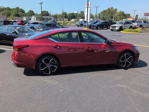 Used 2023 Nissan Altima 2.5 SR FWD image 8