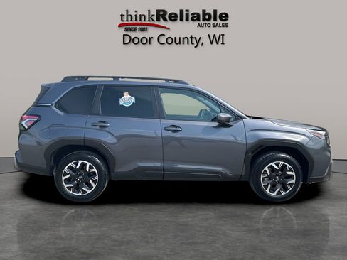 Used 2025 Subaru Forester Premium AWD/4WD image 8