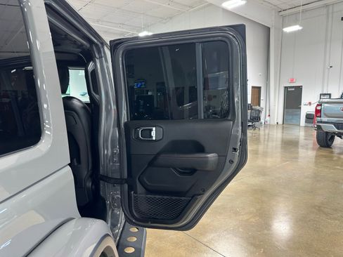 Used 2020 Jeep Wrangler Unlimited Rubicon AWD/4WD image 36