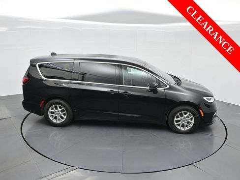 Used 2024 Chrysler Pacifica Touring-L image 55