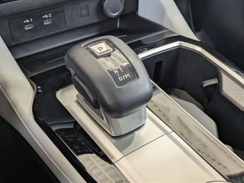 Used 2025 Mitsubishi Outlander SE FWD image 12