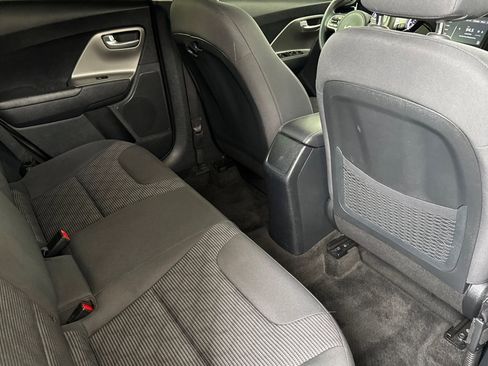 Used 2022 Kia Niro LX image 30