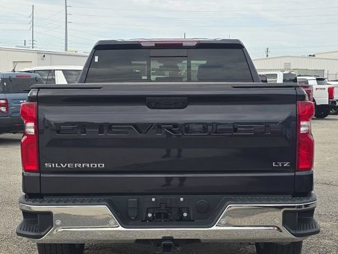 Used 2022 Chevrolet Silverado 1500 LTZ w/ LTZ Convenience Package II AWD/4WD image 4