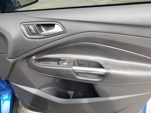 Used 2017 Ford Escape SE AWD/4WD image 19