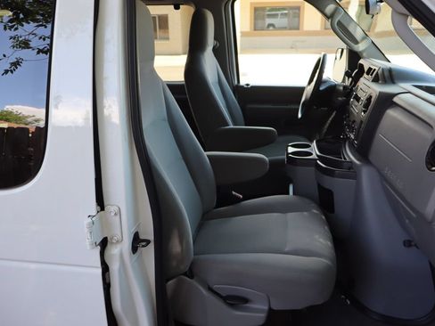 Used 2012 Ford E-350 and Econoline 350 XLT RWD image 22