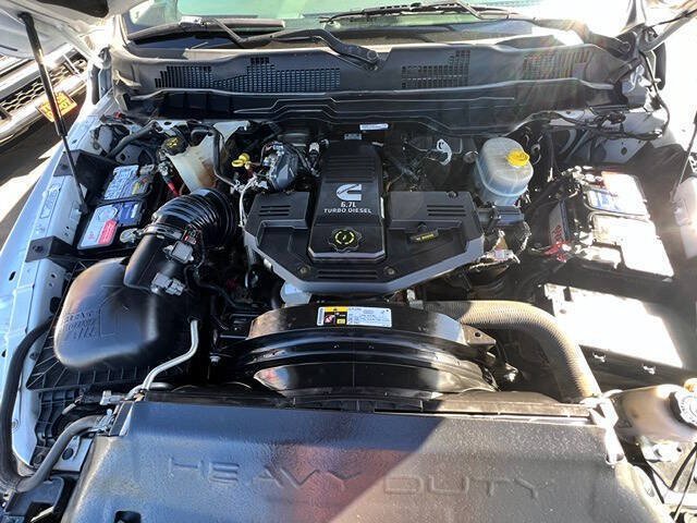 Used 2016 RAM 3500 Tradesman w/ Chrome Appearance Group AWD/4WD image 19