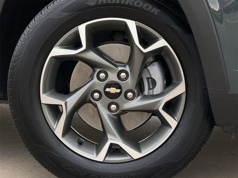 Used 2025 Chevrolet Trax LT image 9