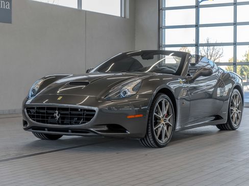 Used 2013 Ferrari California image 27