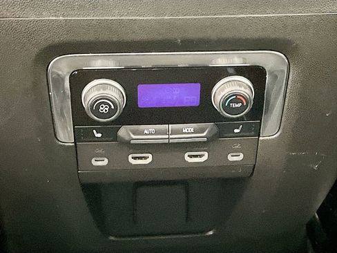 Used 2023 Chevrolet Suburban High Country w/ Advanced Technology Package image 28