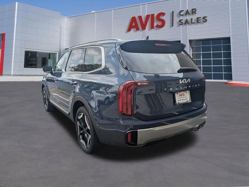 Used 2025 Kia Telluride S FWD image 9
