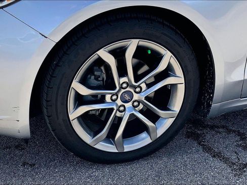 Used 2020 Ford Fusion SEL FWD image 9