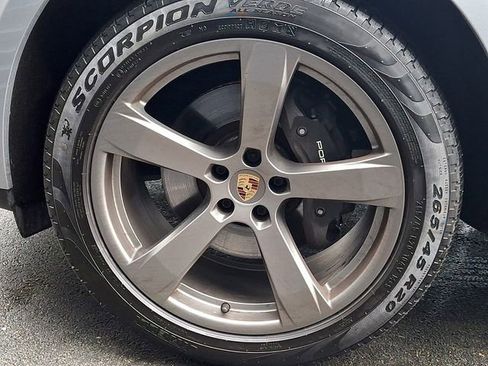 Certified 2023 Porsche Macan image 15