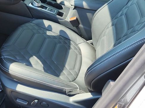 New 2024 Ford Escape SE w/ PHEV Premium Package image 15