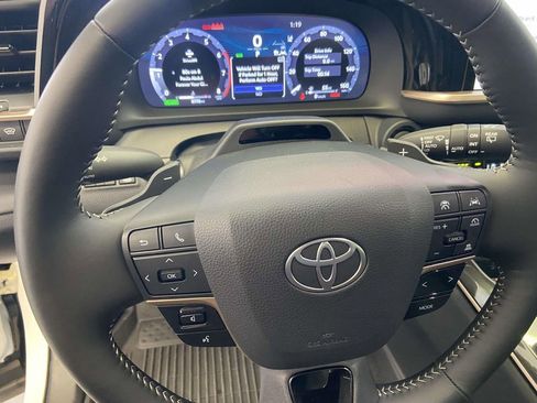 Used 2025 Toyota Crown Signia w/ Advanced Technology Package image 22