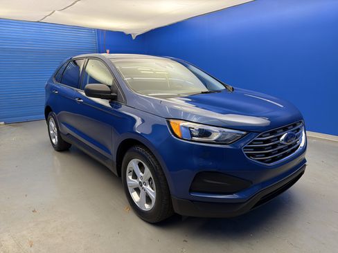 Used 2020 Ford Edge SE image 2