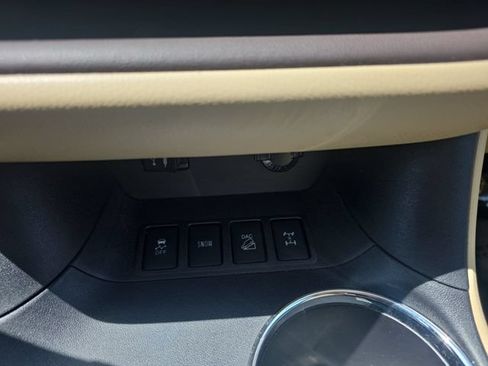 Used 2014 Toyota Highlander XLE AWD/4WD image 17