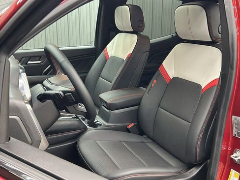 Used 2024 GMC Canyon AT4X image 32