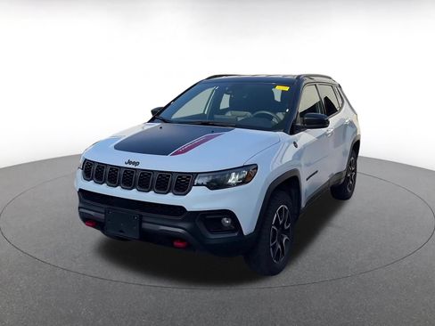 Used 2025 Jeep Compass Trailhawk AWD/4WD image 4