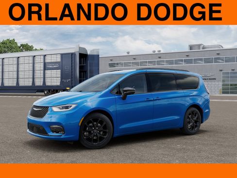 New 2026 Chrysler Pacifica Select image 2