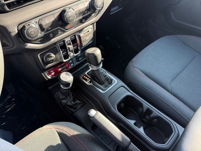 Used 2025 Jeep Gladiator Rubicon AWD/4WD image 24