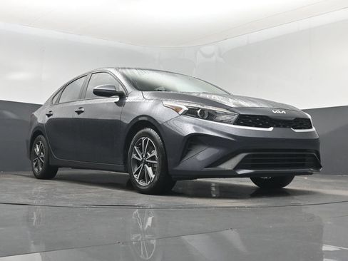 Used 2023 Kia Forte LXS w/ LXS Technology Package FWD image 32