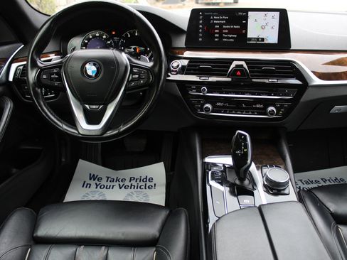 Used 2017 BMW 530i xDrive AWD/4WD image 19