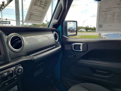 Used 2019 Jeep Wrangler Unlimited Sahara image 28