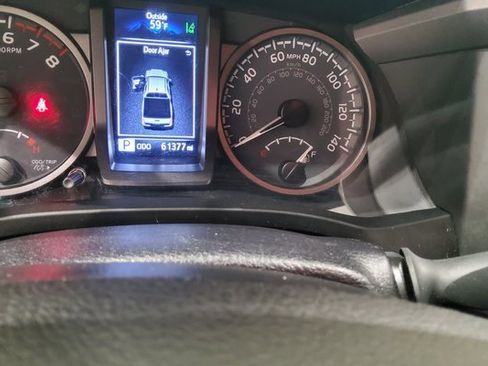 Used 2021 Toyota Tacoma TRD Off-Road image 32