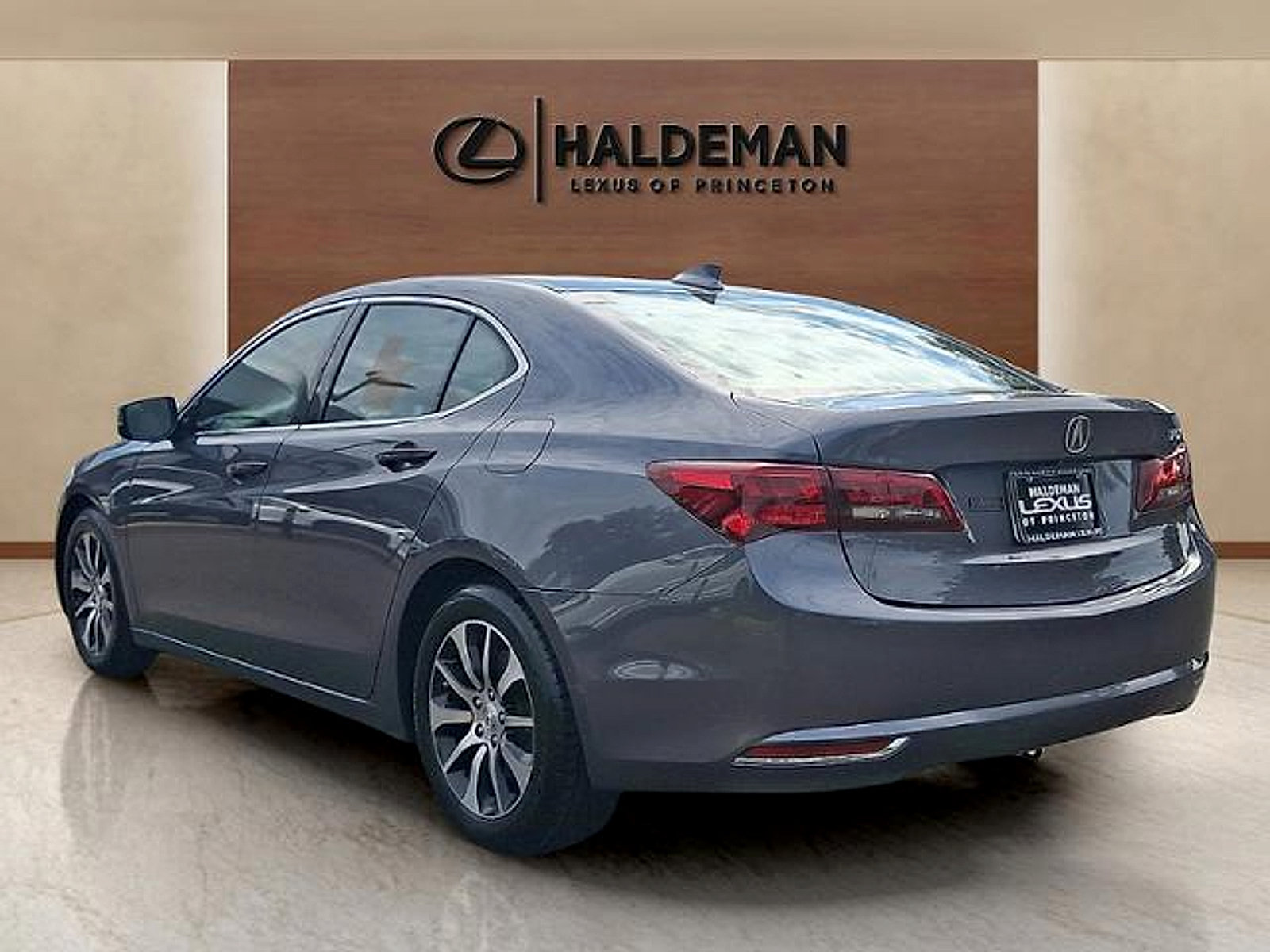 Used 2017 Acura TLX w/ Technology Package FWD image 4