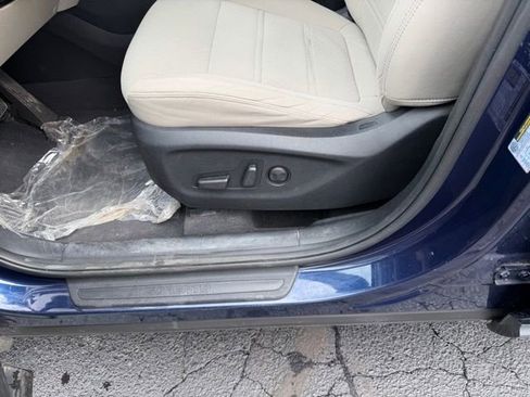 Used 2017 Kia Sorento LX w/ LX Convenience Package image 6