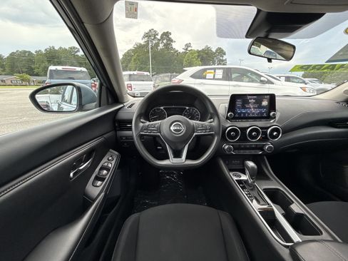 Used 2024 Nissan Sentra SV FWD image 13