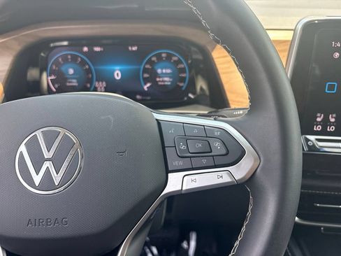 Used 2024 Volkswagen Atlas SE FWD image 17