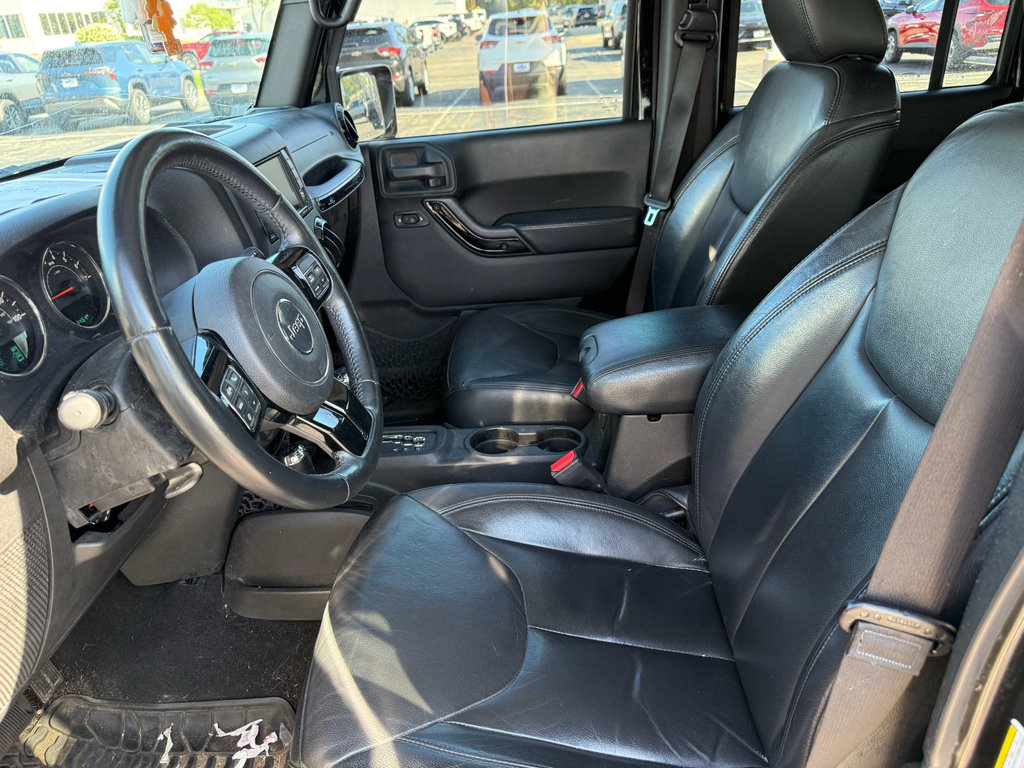 Used 2015 Jeep Wrangler Unlimited Sahara AWD/4WD image 9
